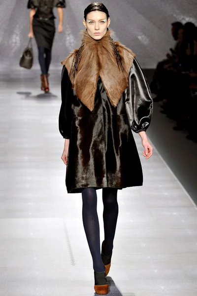 Look 1